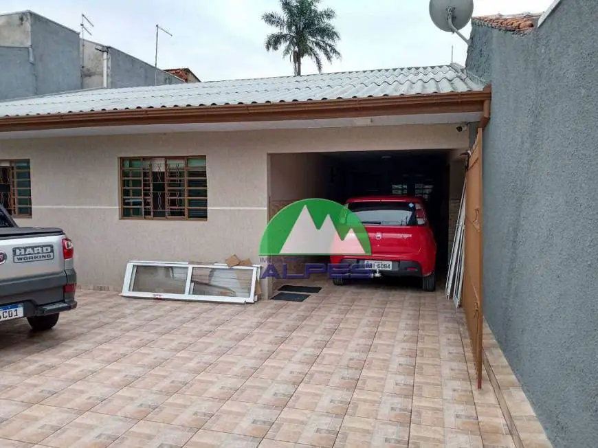 Foto 1 de Casa com 3 Quartos à venda, 145m² em Pinheirinho, Curitiba