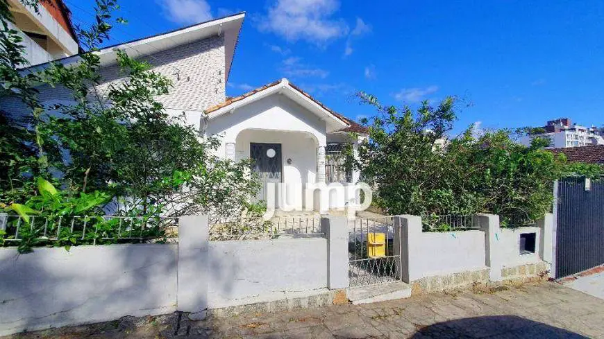 Foto 1 de Casa com 4 Quartos à venda, 214m² em Agronômica, Florianópolis