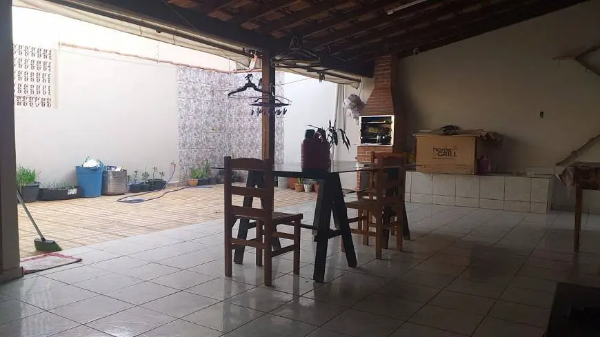 Foto 1 de Casa com 4 Quartos à venda, 160m² em Carajas, Uberlândia