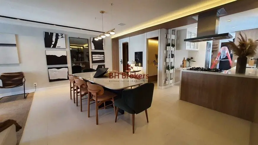 Foto 1 de Apartamento com 4 Quartos à venda, 221m² em Santo Antônio, Belo Horizonte