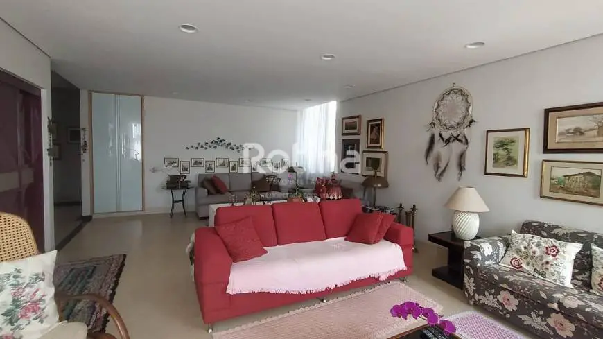 Foto 5 de Casa com 4 Quartos para alugar, 350m² em Bom Jesus, Uberlândia