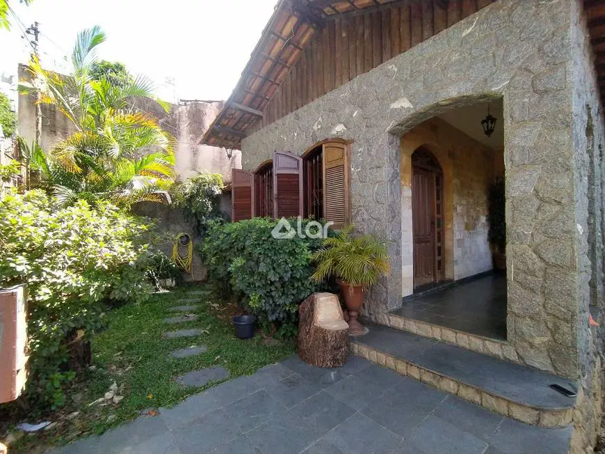 Foto 1 de Casa com 4 Quartos para alugar, 233m² em Santa Amélia, Belo Horizonte