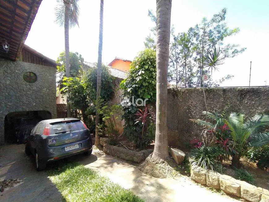 Foto 3 de Casa com 4 Quartos para alugar, 233m² em Santa Amélia, Belo Horizonte