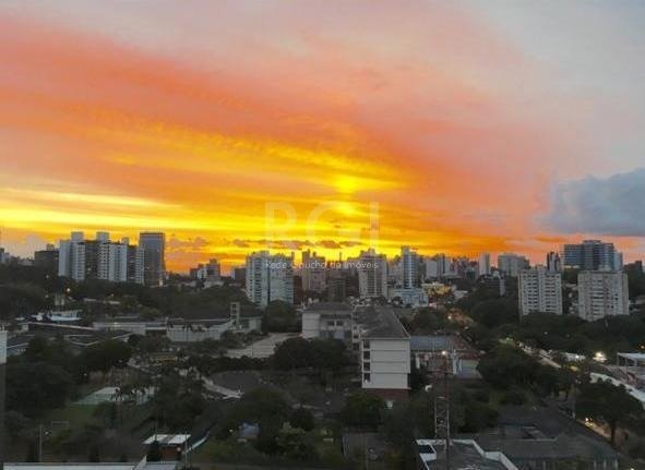 Foto 2 de Apartamento com 1 Quarto à venda, 37m² em Três Figueiras, Porto Alegre