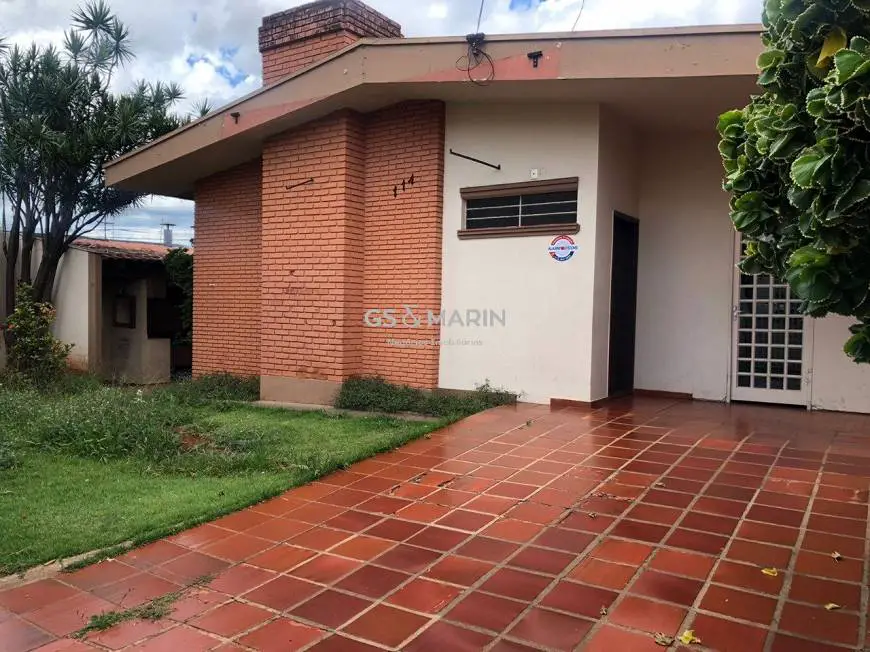 Foto 1 de Casa com 3 Quartos para alugar, 200m² em Bancarios, Londrina