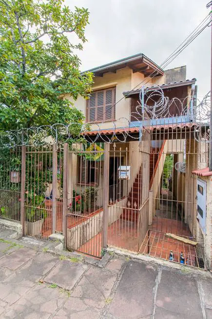 Foto 1 de Casa com 2 Quartos para alugar, 50m² em Passo da Areia, Porto Alegre
