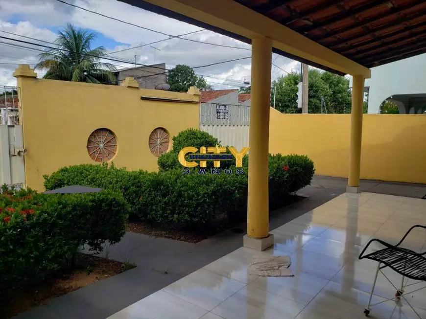 Foto 1 de Casa com 4 Quartos à venda, 160m² em Jardim Universitário, Cuiabá