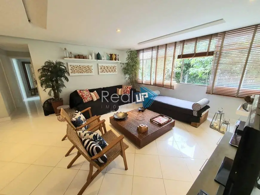 Foto 1 de Apartamento com 2 Quartos à venda, 122m² em Humaitá, Rio de Janeiro