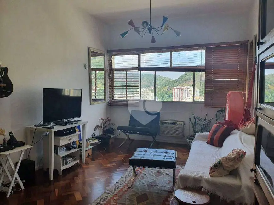 Foto 2 de Apartamento com 3 Quartos para alugar, 93m² em Humaitá, Rio de Janeiro