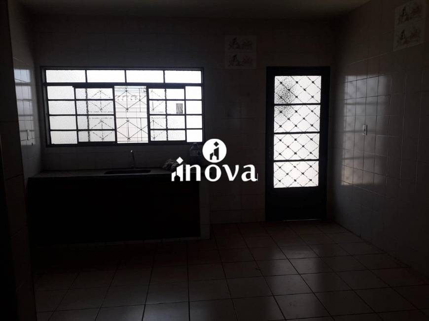 Foto 2 de Apartamento com 3 Quartos para alugar, 124m² em Vila Frei Eugenio, Uberaba