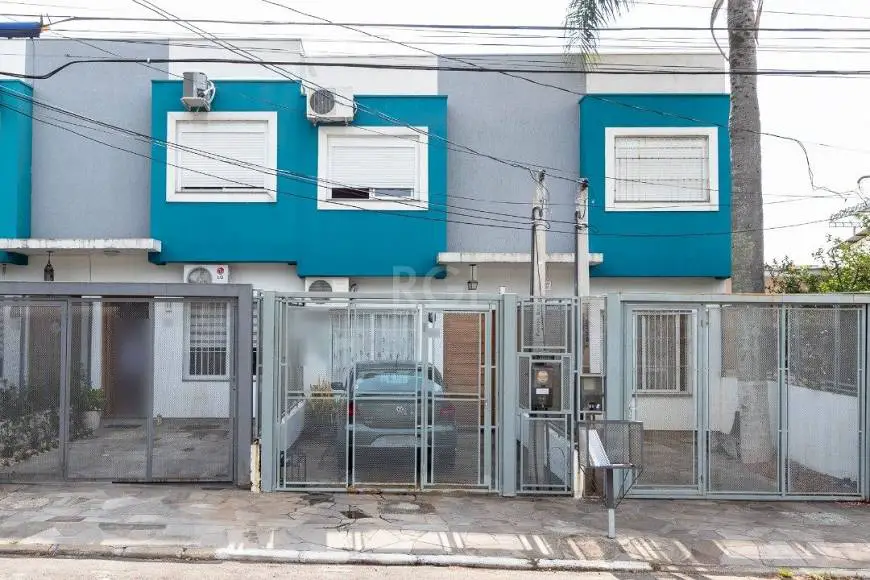 Foto 1 de Casa com 2 Quartos à venda, 83m² em Espiríto Santo, Porto Alegre