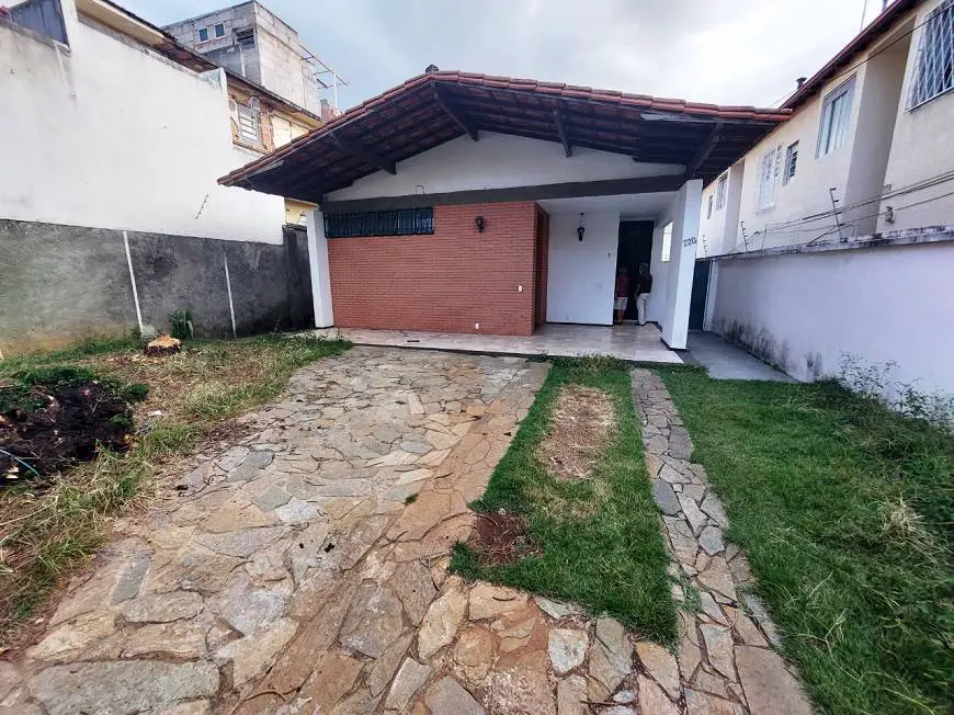 Foto 1 de Casa com 4 Quartos para alugar, 360m² em Prado, Belo Horizonte