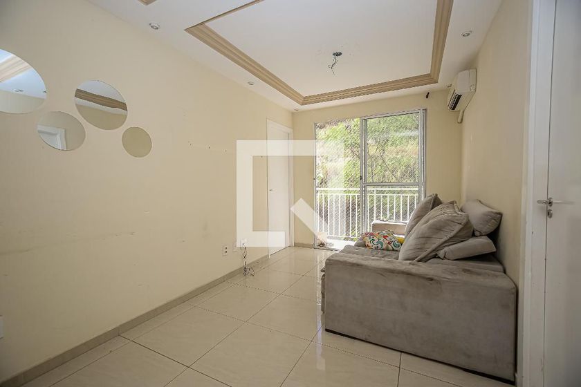 Foto 1 de Apartamento com 3 Quartos para alugar, 70m² em Galo Branco, São Gonçalo