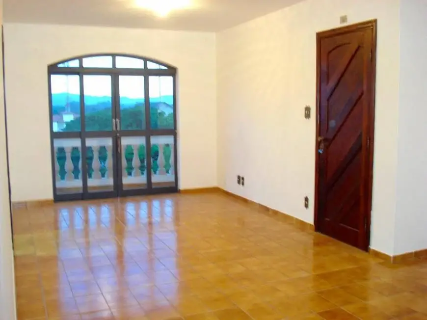 Foto 1 de Apartamento com 3 Quartos para alugar, 10m² em Santana, Pindamonhangaba