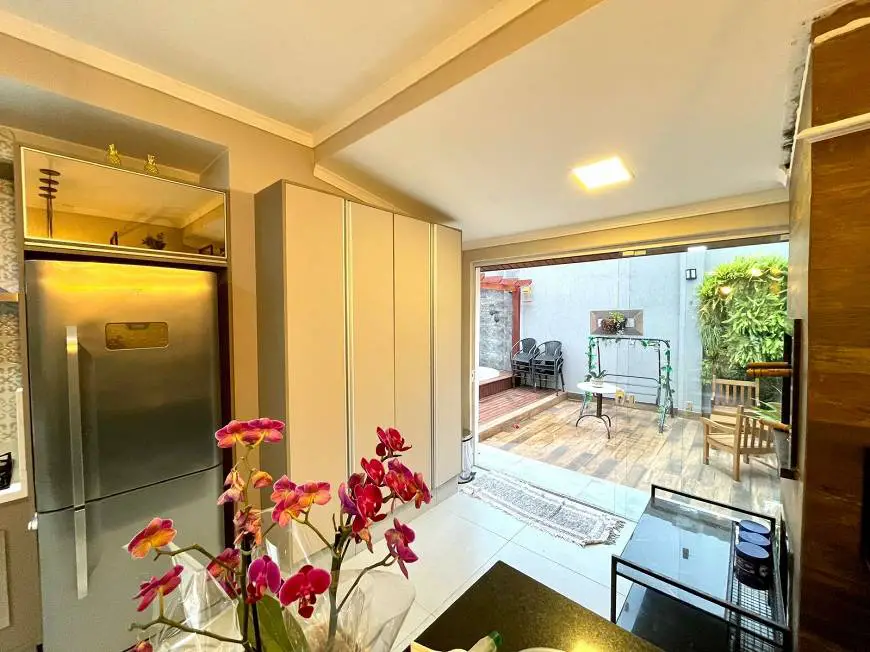 Foto 2 de Casa com 3 Quartos à venda, 150m² em Boa Vista, Curitiba