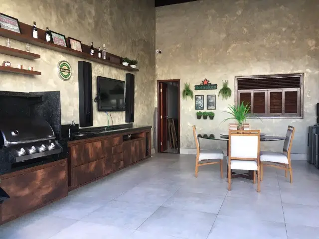 Foto 1 de Casa com 4 Quartos à venda, 250m² em Candelária, Natal