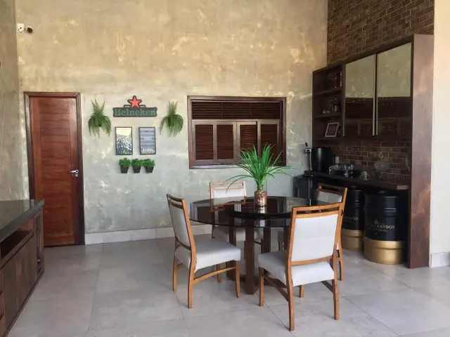 Foto 2 de Casa com 4 Quartos à venda, 250m² em Candelária, Natal