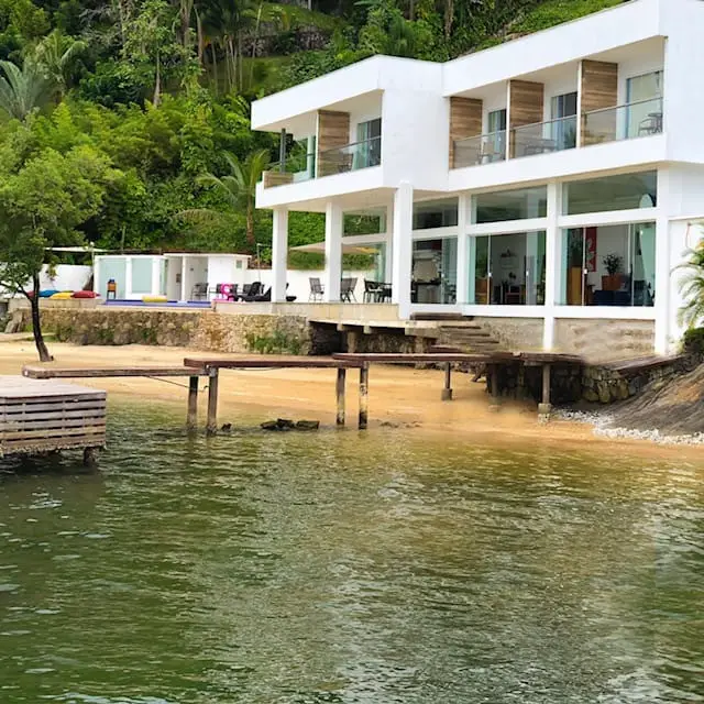 Foto 1 de Casa de Condomínio com 5 Quartos à venda, 1100m² em Itanema, Angra dos Reis