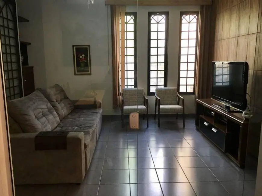Foto 1 de Casa com 4 Quartos à venda, 190m² em Jardim Irajá, Ribeirão Preto