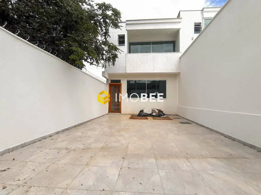 Foto 1 de Casa com 4 Quartos à venda, 107m² em Santa Mônica, Belo Horizonte