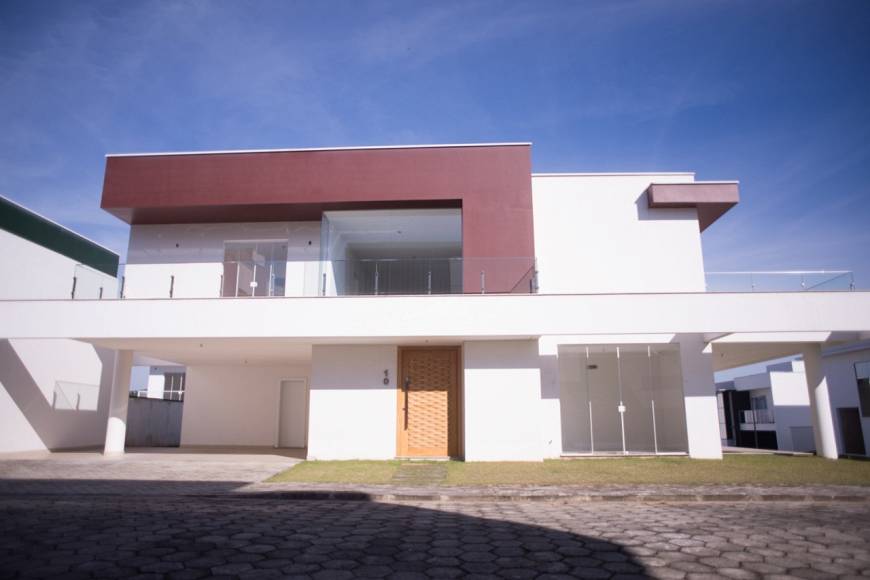 Foto 1 de Sobrado com 4 Quartos à venda, 300m² em Glória, Joinville