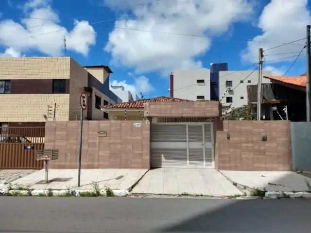 Foto 1 de Casa com 4 Quartos à venda, 360m² em Bancários, João Pessoa