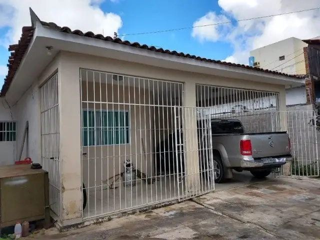 Foto 2 de Casa com 4 Quartos à venda, 360m² em Bancários, João Pessoa