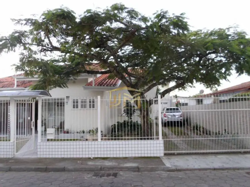 Foto 1 de Casa com 4 Quartos à venda, 150m² em Ingleses do Rio Vermelho, Florianópolis