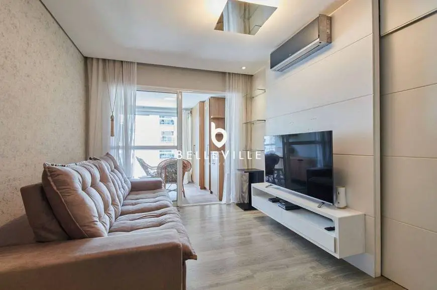 Foto 2 de Apartamento com 2 Quartos à venda, 70m² em Batel, Curitiba