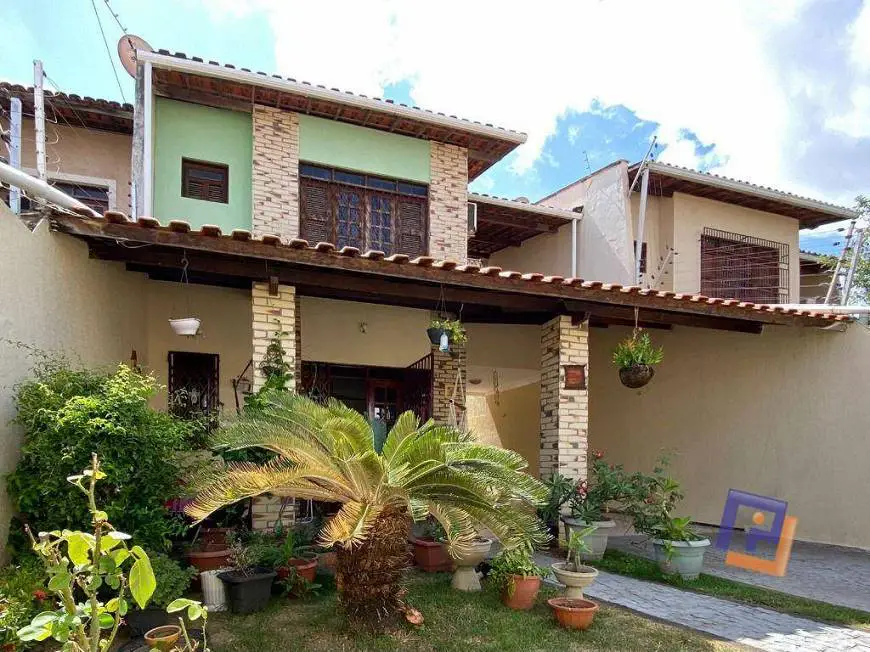 Foto 1 de Casa com 3 Quartos à venda, 200m² em Engenheiro Luciano Cavalcante, Fortaleza