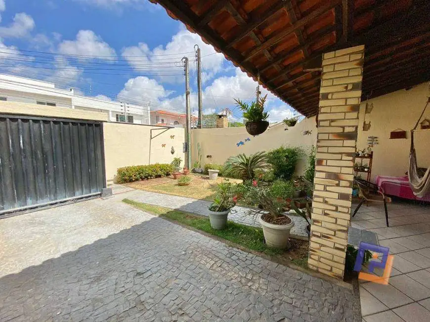 Foto 3 de Casa com 3 Quartos à venda, 200m² em Engenheiro Luciano Cavalcante, Fortaleza