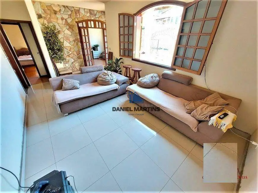 Foto 1 de Casa com 3 Quartos à venda, 256m² em Santa Amélia, Belo Horizonte