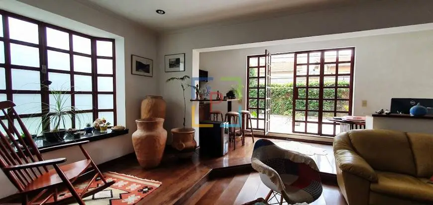 Foto 1 de Casa com 3 Quartos à venda, 251m² em Vila Monumento, São Paulo