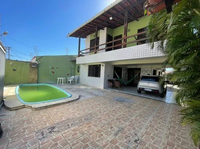 Foto 2 de Casa com 4 Quartos à venda, 232m² em Engenheiro Luciano Cavalcante, Fortaleza