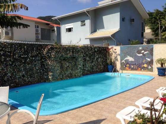 Foto 1 de Casa com 4 Quartos à venda, 373m² em Itacorubi, Florianópolis