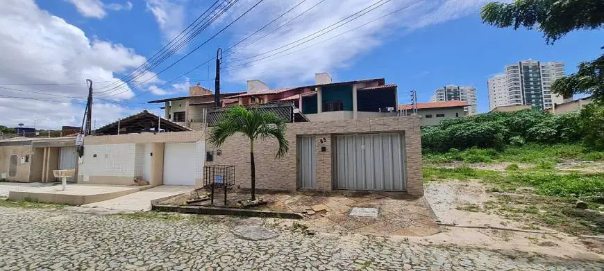 Foto 1 de Casa com 5 Quartos à venda, 200m² em Engenheiro Luciano Cavalcante, Fortaleza