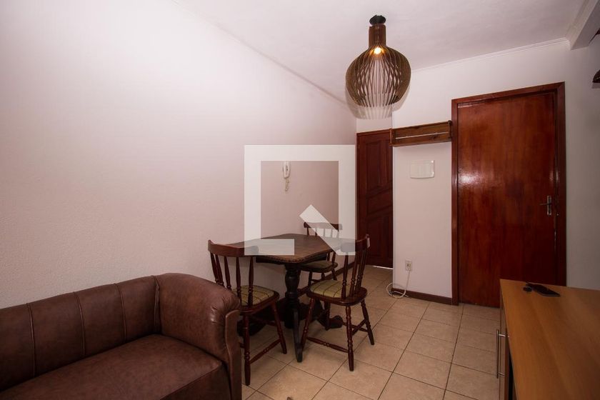 Foto 3 de Casa de Condomínio com 1 Quarto para alugar, 40m² em Guarujá, Porto Alegre
