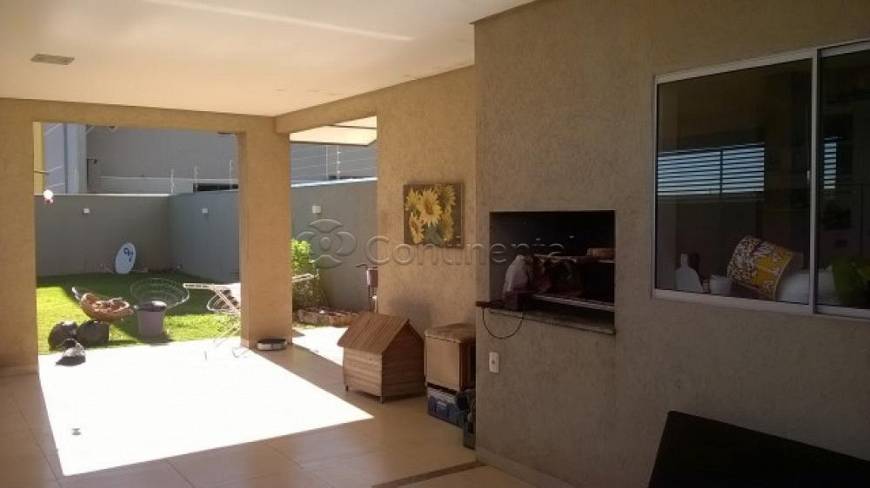 Foto 2 de Sobrado com 3 Quartos à venda, 185m² em Parque Alvorada, Dourados