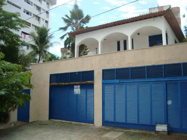 Foto 2 de Casa com 4 Quartos à venda, 320m² em Candelária, Natal