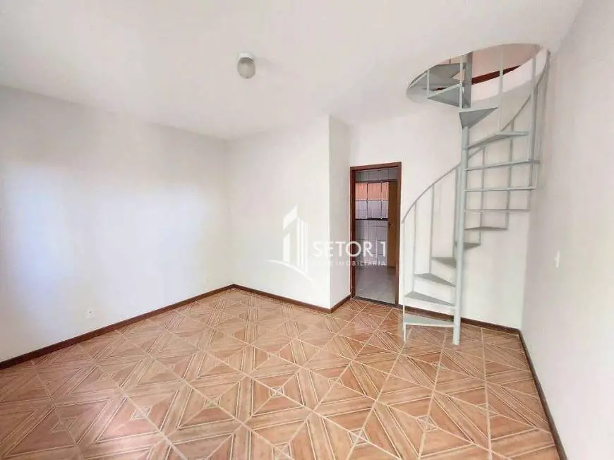 Foto 3 de Casa de Condomínio com 2 Quartos para venda ou aluguel, 79m² em Estrela Sul, Juiz de Fora