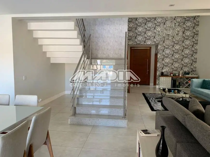 Foto 2 de Casa de Condomínio com 4 Quartos à venda, 380m² em Santa Cruz, Valinhos