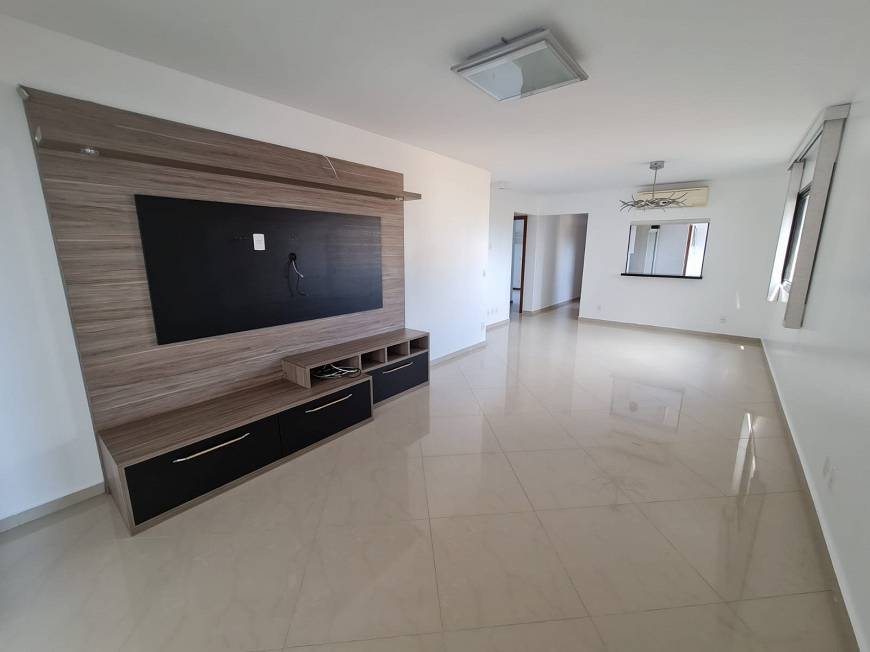 Foto 1 de Apartamento com 3 Quartos à venda, 110m² em Praia dos Cavaleiros, Macaé
