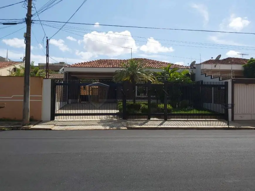 Foto 2 de Casa com 3 Quartos à venda, 230m² em Jardim Presidente Medici, Ribeirão Preto