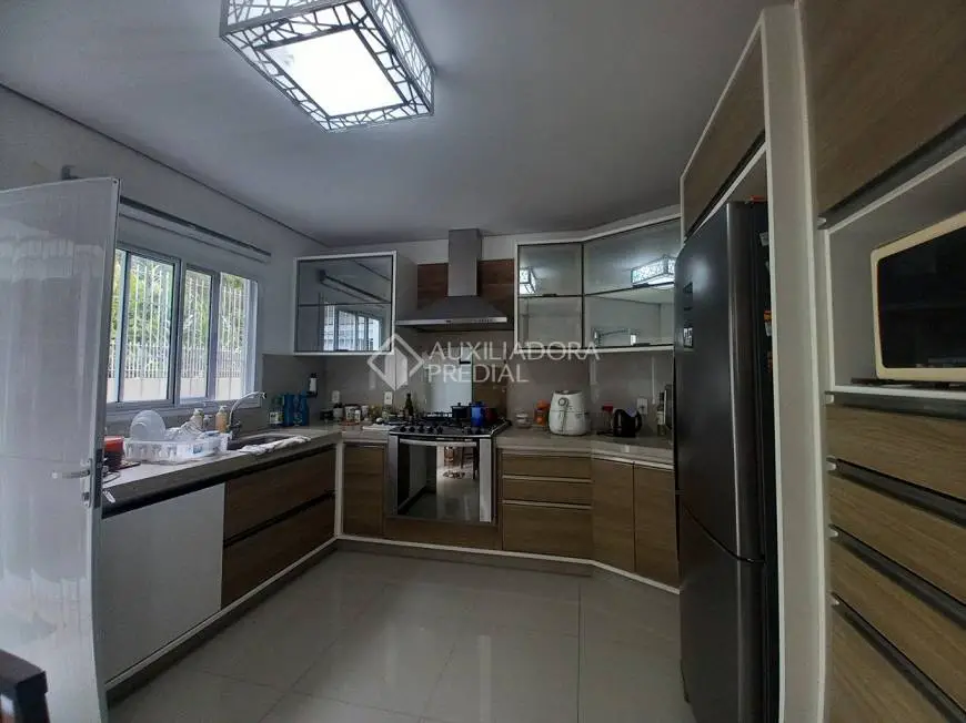 Foto 1 de Casa com 4 Quartos à venda, 270m² em Carianos, Florianópolis
