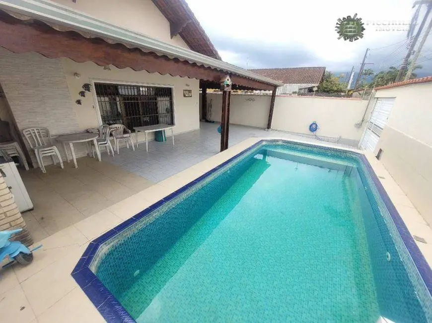 Foto 1 de Casa com 4 Quartos à venda, 141m² em Jardim Imperador, Praia Grande