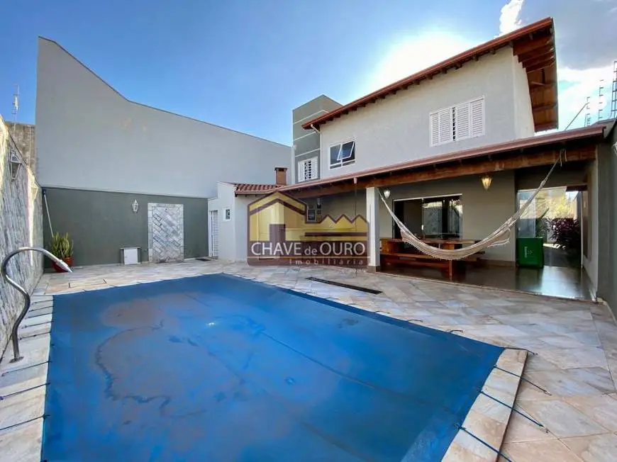 Foto 1 de Casa com 4 Quartos à venda, 250m² em Santa Maria, Uberaba