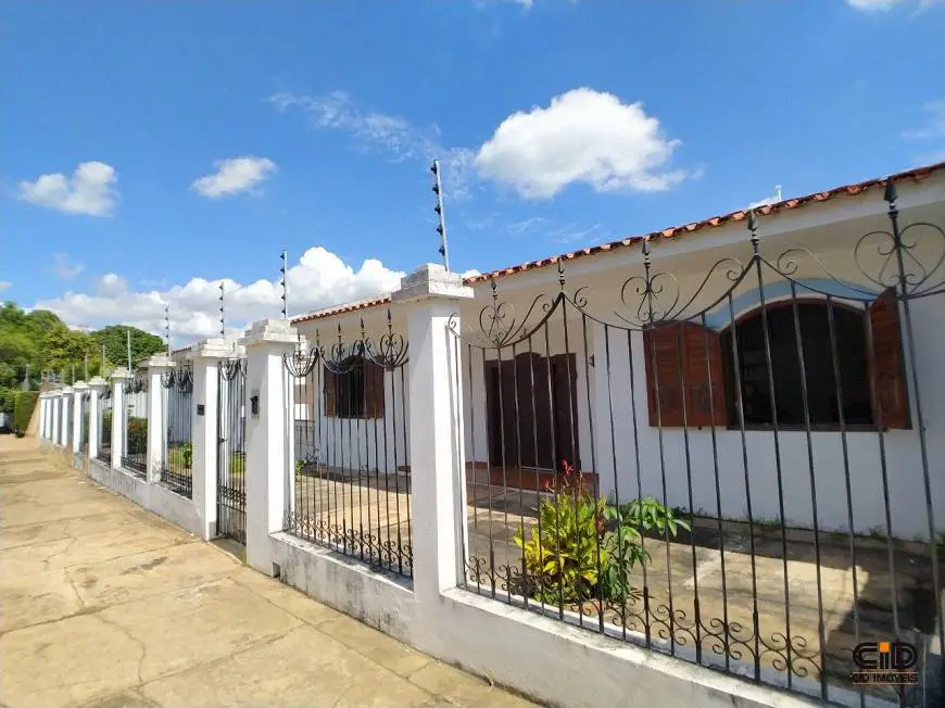 Foto 1 de Sobrado com 10 Quartos à venda, 1122m² em Santa Rosa, Cuiabá