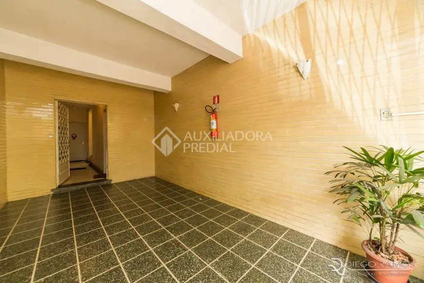 Foto 2 de Apartamento com 1 Quarto à venda, 47m² em Rio Branco, Porto Alegre