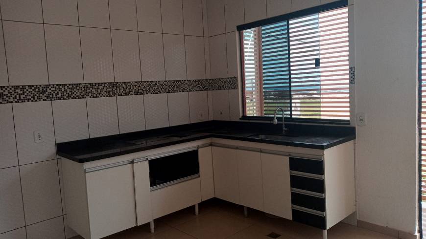 Foto 2 de Apartamento com 3 Quartos para alugar, 100m² em Recanto das Emas, Brasília