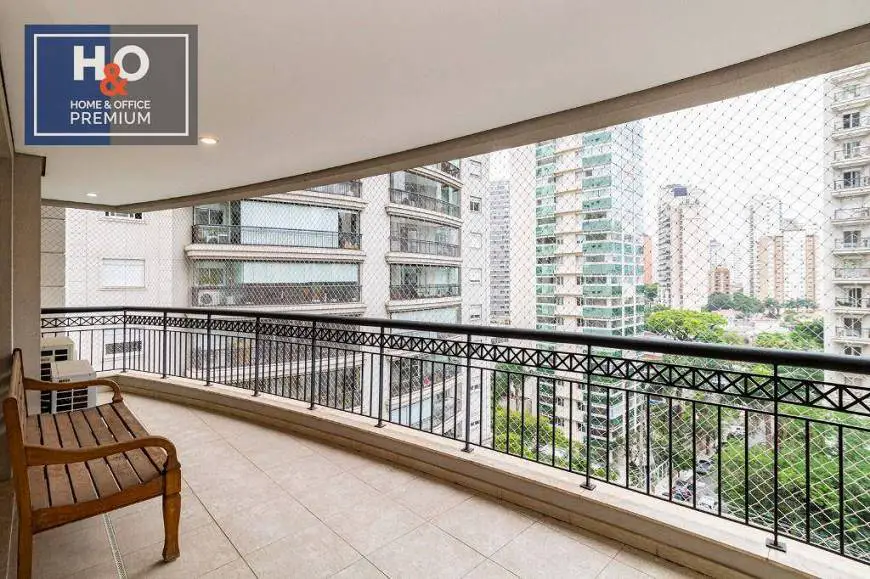 Foto 1 de Apartamento com 3 Quartos para alugar, 170m² em Vila Uberabinha, São Paulo